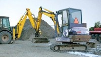 Iklan McD versi traktor yang membentuk huruf M pada logo McD. Istimewa/Boredpanda.