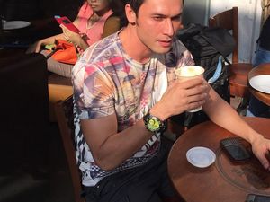 Indra Bruggman Kaget Kini Roger Danuarta Jadi Mualaf