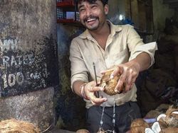 Kisah YouTuber Bule Tinggal di Pemukiman Kumuh Terbesar Asia