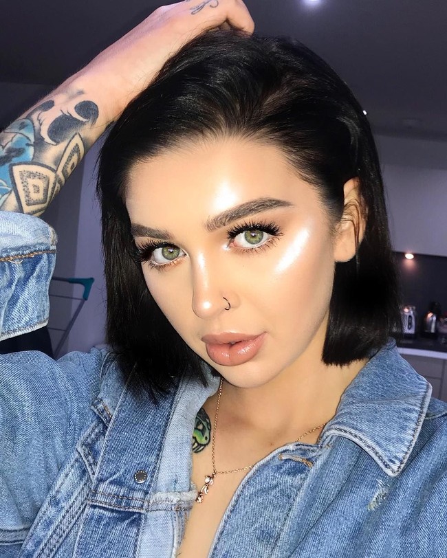 Kayla Jenkins menjadi perbincangan setelah ketahuan menunggak biaya sewa rumah. Kayla dikenal sebagai seorang selebgram dan Youtuber yang sering berbagi tips kecantikan kepada para pengikutnya. Foto: Instagram Kayla Jenkins
