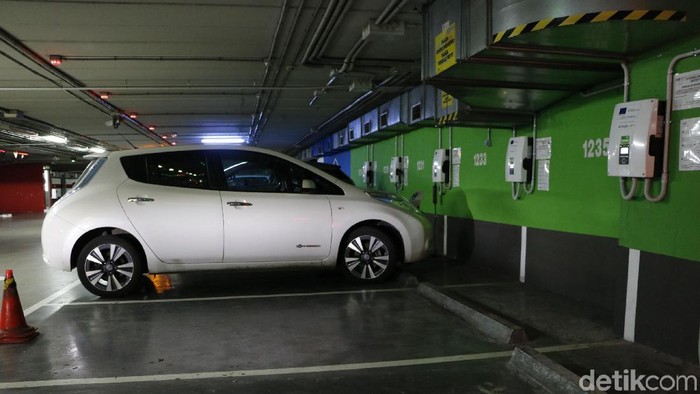 Parkir mobil di Mallorca Spanyol