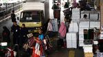Foto: PKL Kuasai Trotoar Jalan Jatibaru dan Blok F Tanah Abang