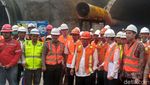 Di Tengah Gerimis, Menteri PUPR Cek Terowongan Tol Cisumdawu