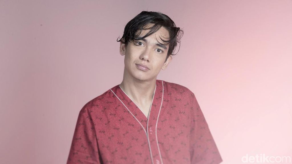 Adipati Dolken Kritisi Industri Perfilman Indonesia