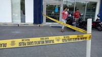 Perampok menggasak mobil pembawa uang di halaman BCA Nusa Dua, Bali. Tak tanggung-tanggung, Rp 1,8 miliar digasak.