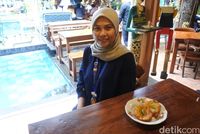 'DiTraktir DetikCom,' Angga Yanti Ajak 16 Teman Makan Enak