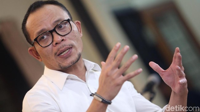 Jokowi Bikin Tim Pemburu Pekerja Asing Ilegal
