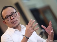 Jokowi Bikin Tim Pemburu Pekerja Asing Ilegal