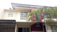 Berbeda dengan rumah dinas Baidowi yang sehari-hari dihuni, rumah dinas anggota Fraksi Golkar Ace Hasan Syadzily hanya menjadi tempat singgah. Sesekali, Ace mampir ke rumah dinas tersebut bila rapat hingga malam di DPR.