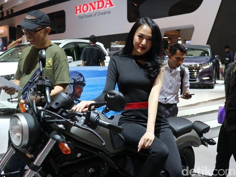 Si Cantik yang Jadi Usher Buat Modal Bisnis Jual Baju Foto: Dina Rayanti Si Cantik yang Jadi Usher Buat Modal Bisnis Jual Baju Foto: Dina Rayanti