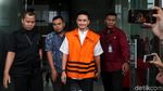 Foto: Hitam-Putih Istri Zumi Zola di KPK