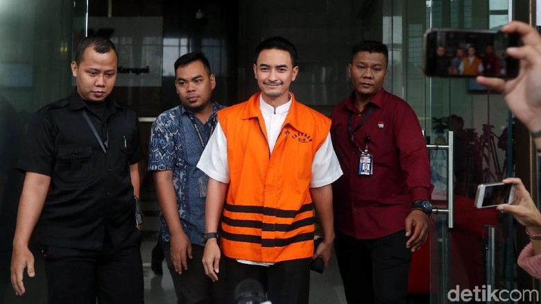 KPK Dalami Peran Keluarga di Kasus Gratifikasi Zumi Zola KPK Dalami Peran Keluarga di Kasus Gratifikasi Zumi Zola