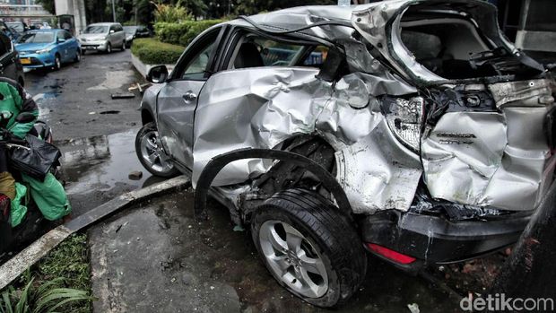  Sopir Kopaja yang Seruduk Mobil di Rasuna Said Diamankan Polisi