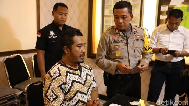 Rendra Hadi Kurniawan diperiksa polisi/