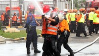 Simulasi ini dilakukan untuk meningkatkan kesiapsiagaan secara individu ataupun bersama-sama dalam menanggulangi bencana yang terjadi.