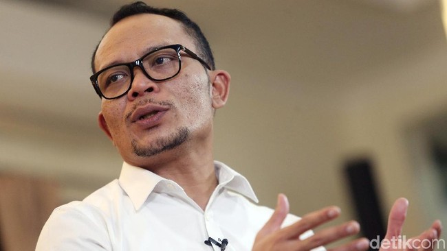 Jokowi Bikin Tim Pemburu Pekerja Asing Ilegal
