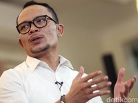 Jokowi Bikin Tim Pemburu Pekerja Asing Ilegal