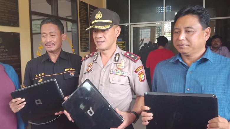 Pencuri 13 Unit Laptop di SMP Muhammadiyah 14 Koja Ditembak Pencuri 13 Unit Laptop di SMP Muhammadiyah 14 Koja Ditembak