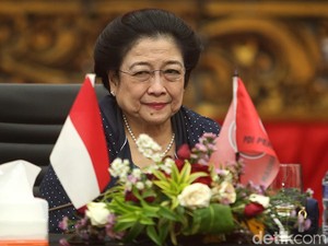 Megawati Tertawa Dengar Usul Debat Capres Pakai Bahasa Inggris