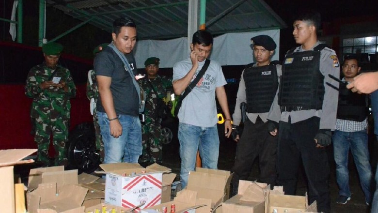 Polisi Sita Ribuan Botol Miras dalam Razia di Tangerang Polisi Sita Ribuan Botol Miras dalam Razia di Tangerang