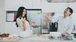 Prewedding Raditya Dika-Anissa, Perang Bantal hingga Bikin Kue
