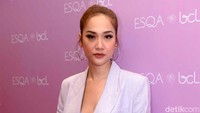 Wanita yang akrab disapa BCL itu selalu tampil stylish di tiap kesempatan. Pool/Noel/detikFoto.