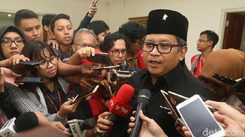 Fadli Zon Sebut Jokowi Panik, PDIP: Presiden Senyum Meski Dihujat Fadli Zon Sebut Jokowi Panik, PDIP: Presiden Senyum Meski Dihujat