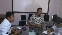 Belum diketahui motif Rendra menghujat Nabi Muhammad dan Habib Rizieq. Juga belum ada penjelasan soal kondisi kejiwaan Rendra. (Foto: Istimewa)