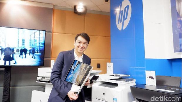 President Director HP Indonesia David Tan