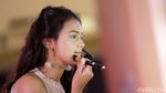Intip saat Si Cantik Amanda Dandan Yuk!