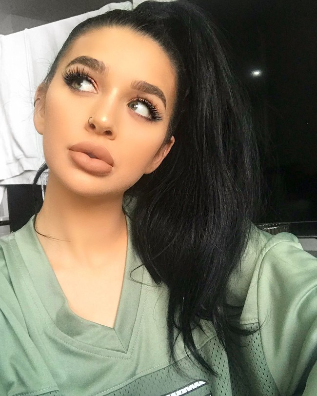 Dalam acara tersebut dikatakan jika Kayla mengotori rumah dengan kotoran anjing peliharaannya, membuat rusak kaca dan tangga hingga meninggalkan banyak sampah. Foto: Instagram Kayla Jenkins