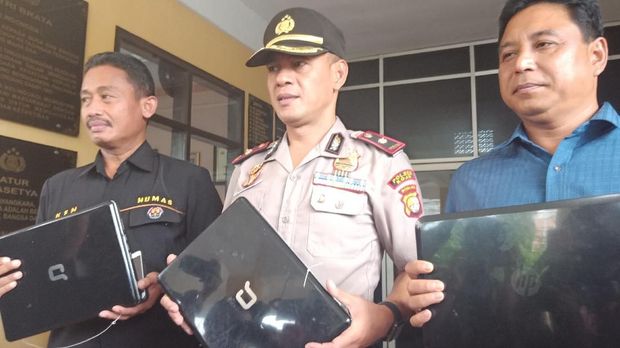 Polisi menangkap pencuri laptop di SMP Muhammadiyah 14