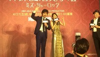 Yuko Takeuchi dan Yukiyoshi Ozawa menyapa para penggemar.