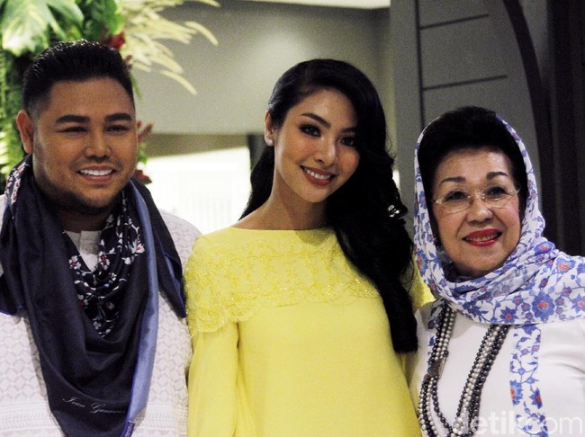 Faye Malisorn juga sudah dekat dengan orangtua Ivan Gunawan. Akankah kedekatan keduanya berlanjut ke jenjang yang lebih serius? (Foto: Moh. Abduh/Wolipop)