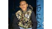Video musik Gutierrez menampilkan lingkungan miskin di Meksiko juga anak-anak muda anggota geng sedang memakai narkoba dan memamerkan senjata. Ada juga video bertaburkan mobil dan sepeda motor mewah. Jaksa setempat menyebut video-video Gutierrez membantu penyelidikan yang berujung penangkapannya. Foto: milenio.com