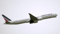 Penerbangan domestik terlama dengan transit ada dari Air France. Adalah penerbangan domestik terpanjang dari Paris ke Papeete melalui Los Angeles menggunakan Boeing 777 (CNN Travel)
