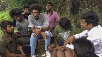 “Pengalaman ini membuka mataku dalam cara yang tak pernah terbayangkan karena aku bergaul dengan orang lokal dan melihat bagaimana kehidupan mereka,” sebutnya. Foto: YouTube/Jacob Laukaitis