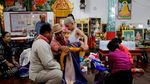 Foto: Ritual Membersihkan Diri di Thailand
