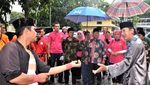 Aksi Palang Pintu Antar Sudarto Daftar jadi Calon Anggota DPD