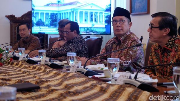 Suasana rapat terbatas membahas pengelolaan dana haji