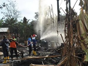 Warga di Area Sumur Minyak Meledak Adang Bupati-Dirjen Kemensos
