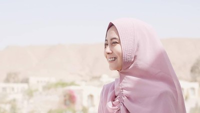 10 Inspirasi Baju Syari untuk Traveling dari Selebgram Hijab Indonesia