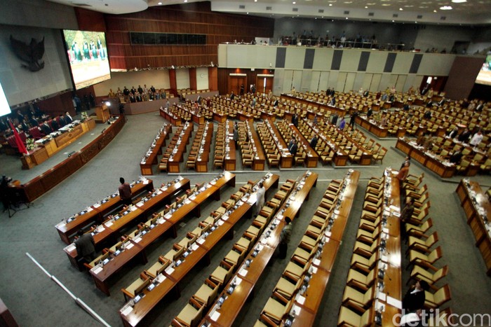 Rapat Paripurna Perpanjangan Sejumlah RUU, 349 Anggota DPR Absen