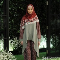 Koleksi Lebaran 2018 dari label hijab Mandjha Ivan Gunawan yang dipamerkan dalam fashion show di Suasana Restaurant, Aston Kuningan, Rabu, [25/4/2018]. [Foto: Mohammad Abduh/Wolipop]