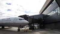 Penerbangan di atas Samudra Pasifik dari maskapai United Airlines. Rute dri pulau ke pulau, yakni dari Honolulu ke Kepulauan Marshall, Mikronesia lalu mendarat di Guam. Lama perjalanannya lebih dari 14 jam (CNN Travel)