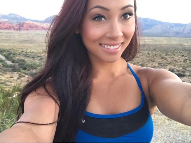 Tindakan Leanna yang berani menonjok pria yang telah melecehkannya mendapat pujian dari netizen. Bahkan beberapa netizen yang mengaku merupakan warna negara Irlandia meminta maaf atas perbuatan warga lokal di sana. Foto: Instagram/@leanna_carr