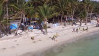 Boracay sendiri diketahui memiliki sekitar 500 lokasi bisnis terkait pariwisata, dengan pemasukan tahunan mencapai 56 miliar peso untuk tahun 2017. (Foto: Dok. Philippine STAR)