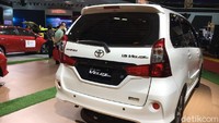 Yang diskonnya lebih dari Rp 10 juta itu Avanza, itu Rp 25 juta semua tipe, kata seorang tenaga penjual di booth Toyota IIMS 2018. Foto: Dina Rayanti