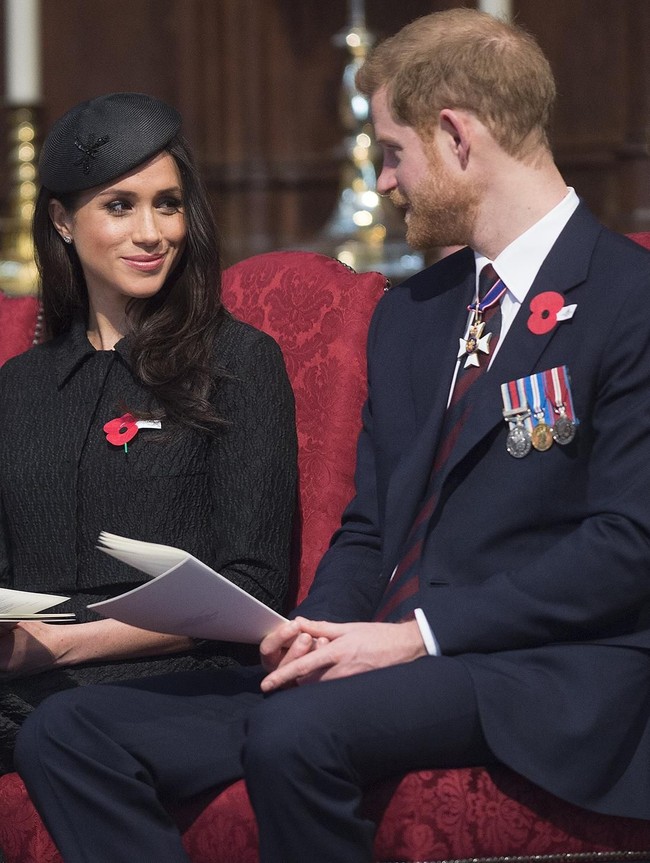 Pangeran Harry dan Meghan Markle hadir di Anzac Day service pada 25 April 2018. Ini menjadi penampilan publik terakhir sebagai pasangan bertungan.  Foto: Dok. Getty Images