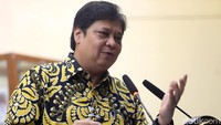 Pengelolaan sumber daya manusia (SDM) menyongsong Revolusi Industri 4.0 tengah menjadi PR bagi pemerintah. Airlangga memaparkan sikap optimisme menghadapi revolusi industri gelombang ke-4 yang berbasis pada integrasi dunia online (teknologi IT) dan produksi industri di Para Syndicate, Jakarta, Kamis (26/4/2018).  